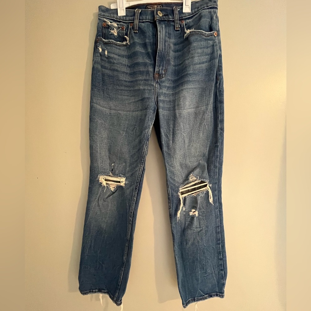 Abercrombie blue jean ripped knee, size 4R/27